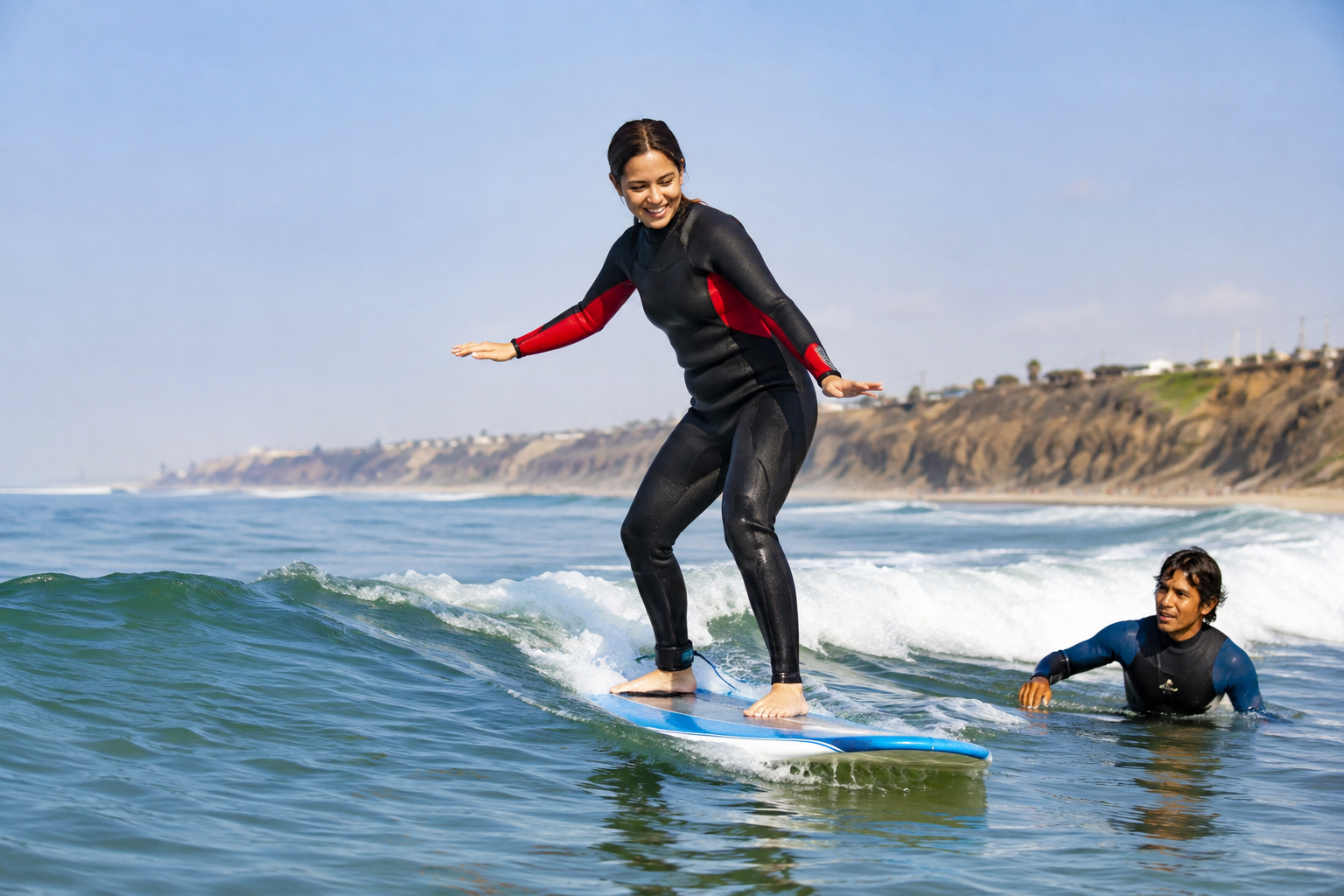 Experiencia de surfing en la costa peruana